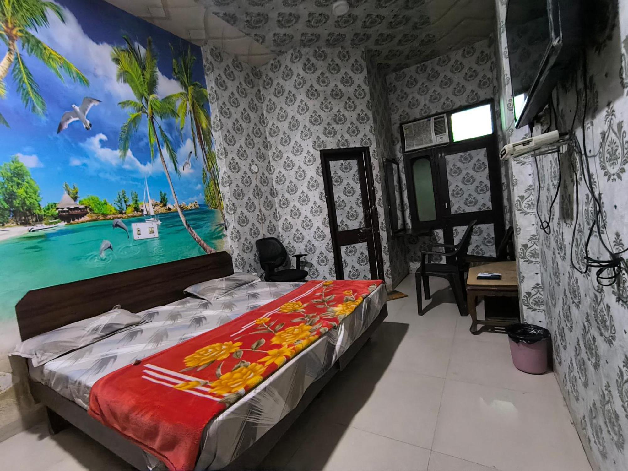 אמריצר Hotel Jogi Guest House Welcome All Families, Friends, Groups, Couples, Singles Fully Airconditioner, Attach Washrooms, Lift, Wifi, 24 Hours Room Service, Power Backup חדר תמונה
