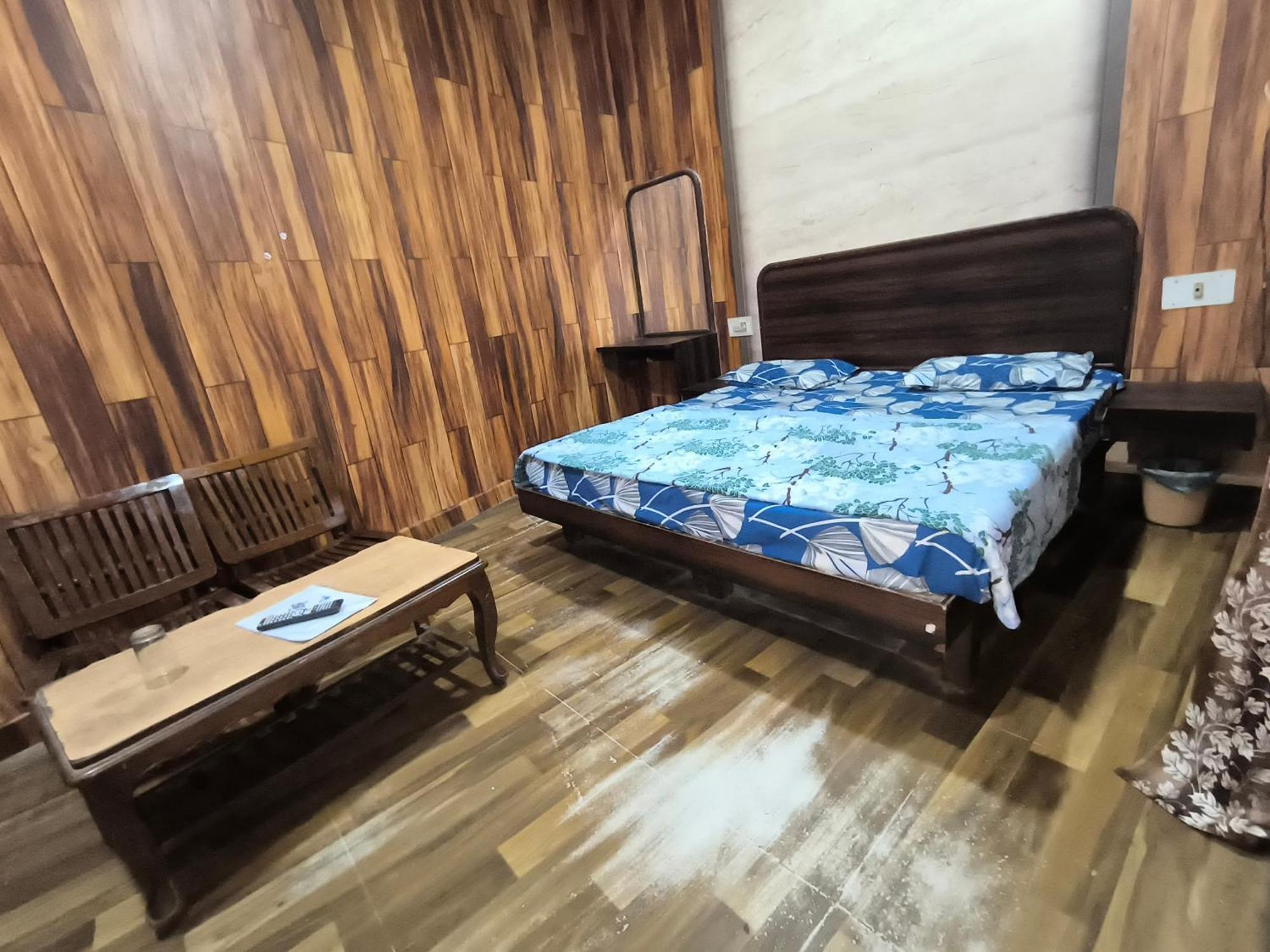 אמריצר Hotel Jogi Guest House Welcome All Families, Friends, Groups, Couples, Singles Fully Airconditioner, Attach Washrooms, Lift, Wifi, 24 Hours Room Service, Power Backup חדר תמונה