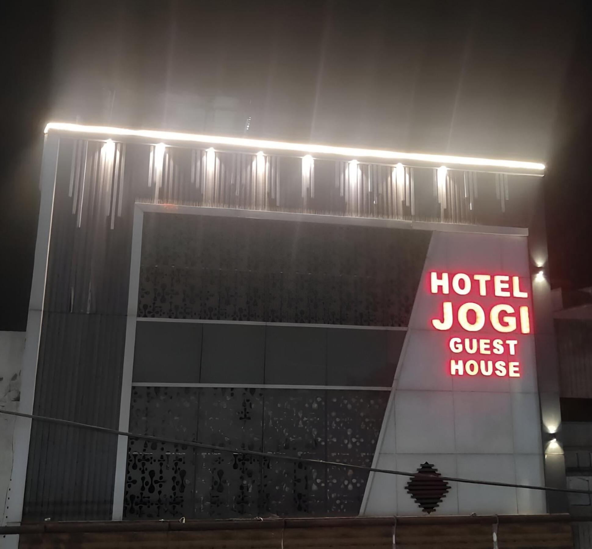 אמריצר Hotel Jogi Guest House Welcome All Families, Friends, Groups, Couples, Singles Fully Airconditioner, Attach Washrooms, Lift, Wifi, 24 Hours Room Service, Power Backup מראה חיצוני תמונה